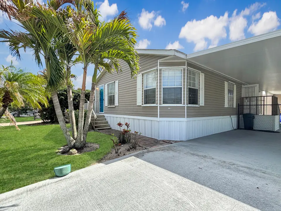 7568 SE Swan Avenue, Hobe Sound, FL 33455