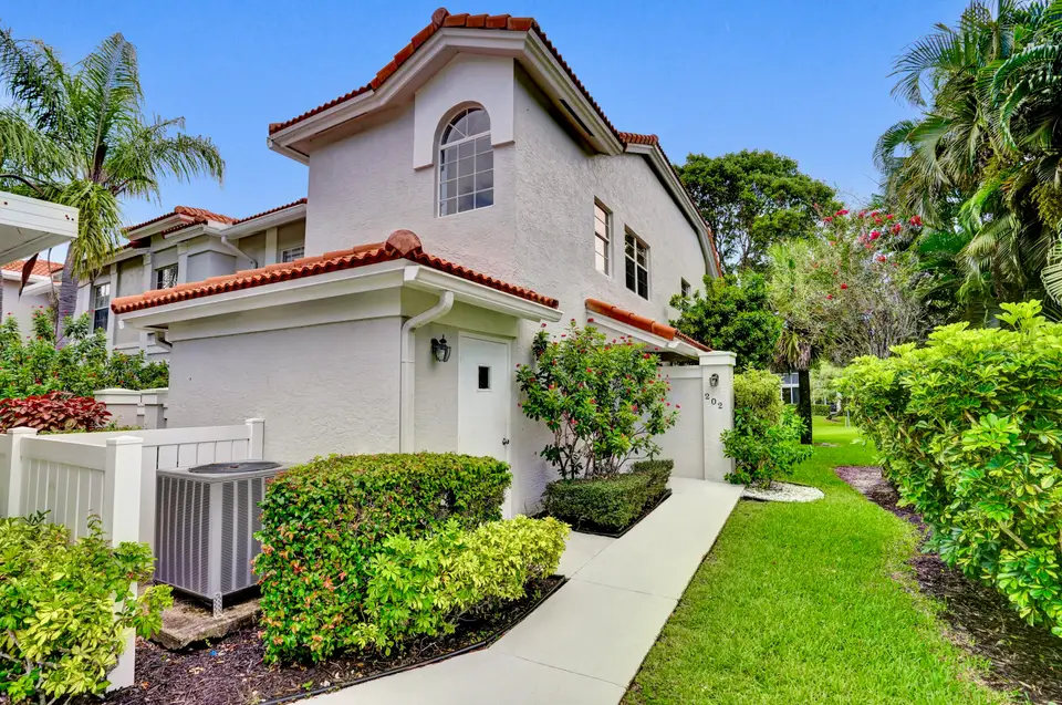 7669 Springwater Place 202, Boynton Beach, FL 33437