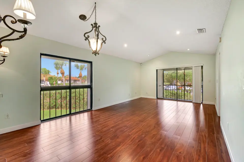 351 Club Circle 207, Boca Raton, FL 33487