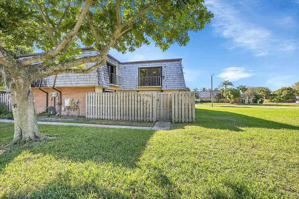128 Lake Arbor Drive, Palm Springs, FL 33461