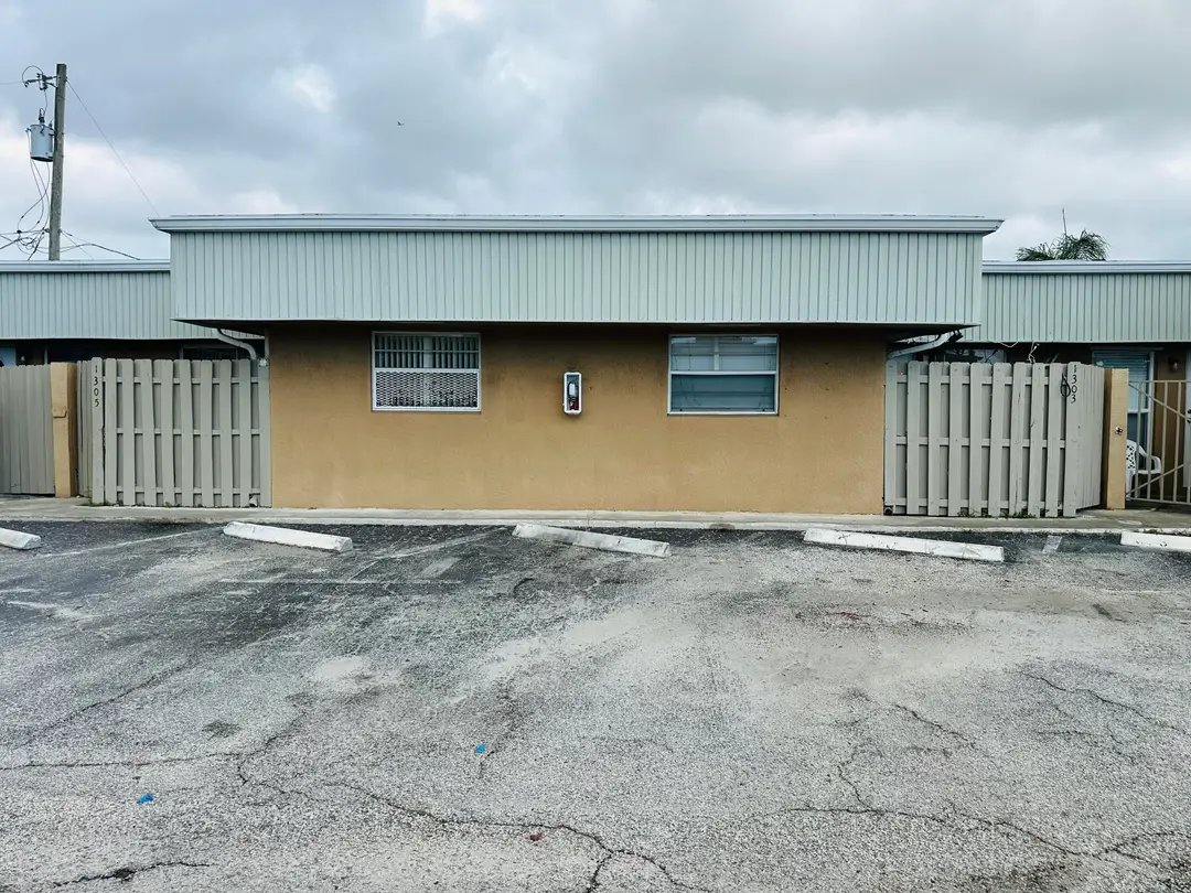 1305 Gateway Drive G-2, Lantana, FL 33462