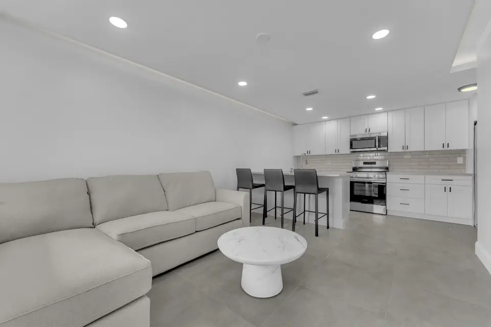 381 SE 15th Avenue 1, Deerfield Beach, FL 33441