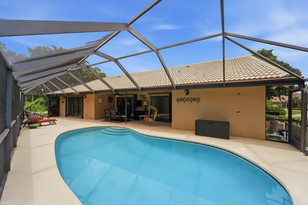 Screened in Pool