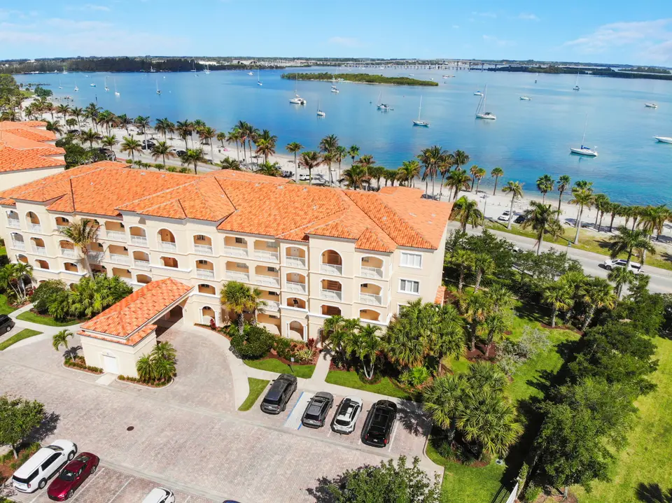 36 Harbour Isle Drive W 205, Fort Pierce, FL 34949