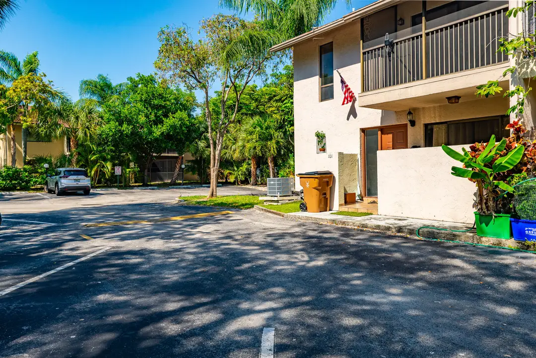 740 SE 1st Way 101, Deerfield Beach, FL 33441