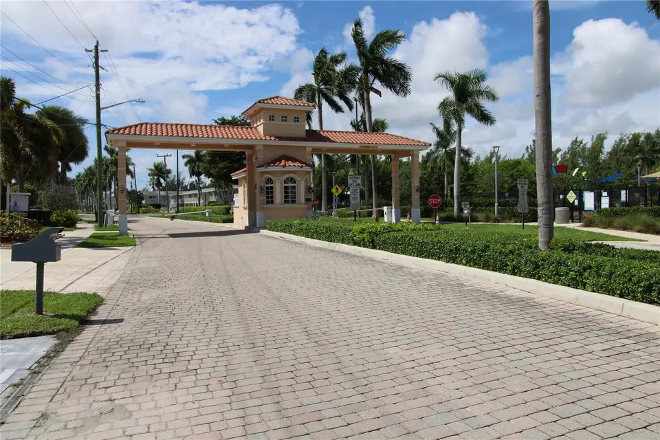 600 Layne Boulevard 119, Hallandale Beach, FL 33009
