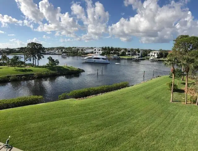 2201 Marina Isle Way 403, Jupiter, FL 33477