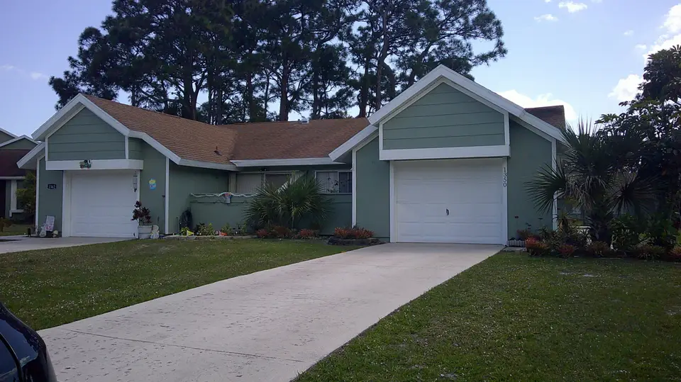 1350 SE La Haven Court, Port St. Lucie, FL 34952