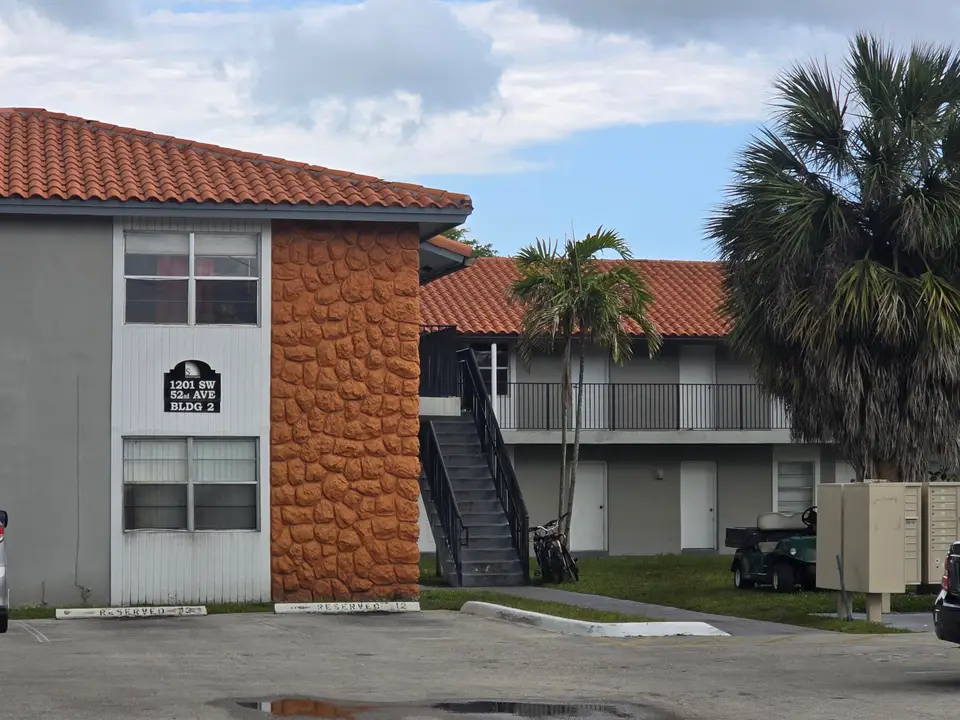 1201 SW 52nd Avenue 202-2, North Lauderdale, FL 33068