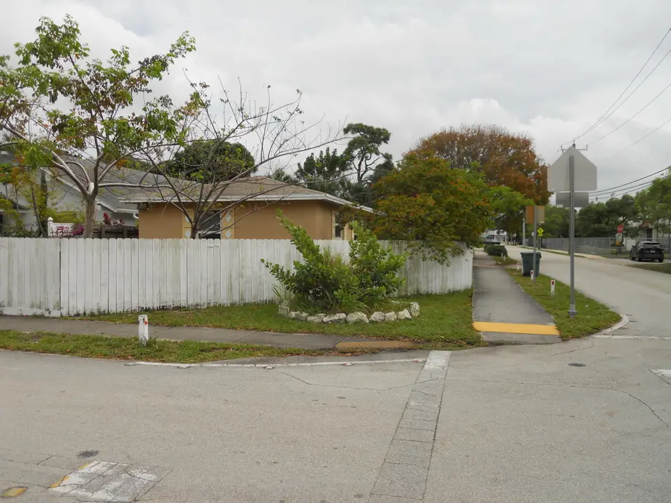 3290 NE 10th Avenue, Oakland Park, FL 33334