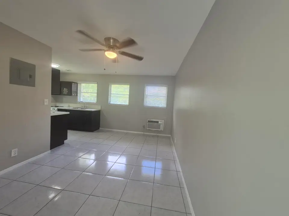 325 NW 25th Street 5, Wilton Manors, FL 33311