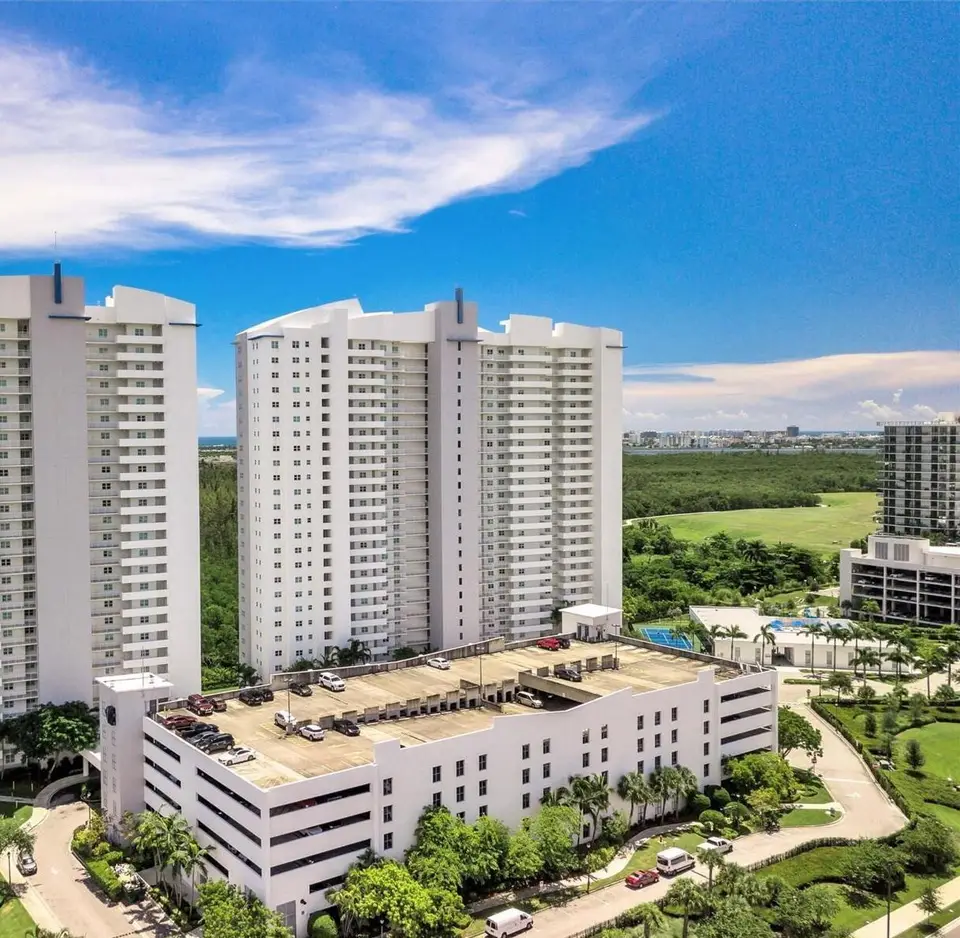 15051 Royal Oaks Lane 202, North Miami, FL 33181