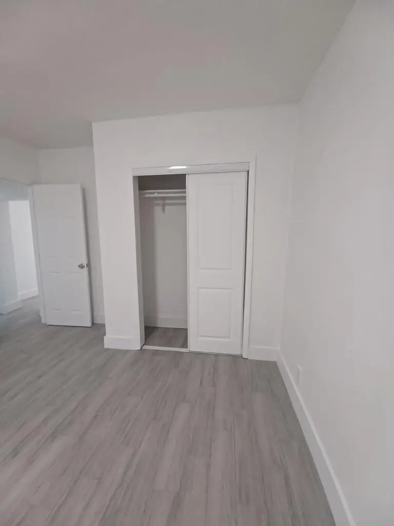 24 SW 13TH ST #1 BEDROOM 2ND VEIW WITH C