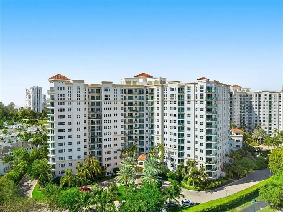 19900 E Country Club Drive 210, Aventura, FL 33180