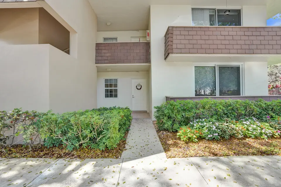 3621 Oaks Clubhouse Drive 101, Pompano Beach, FL 33069