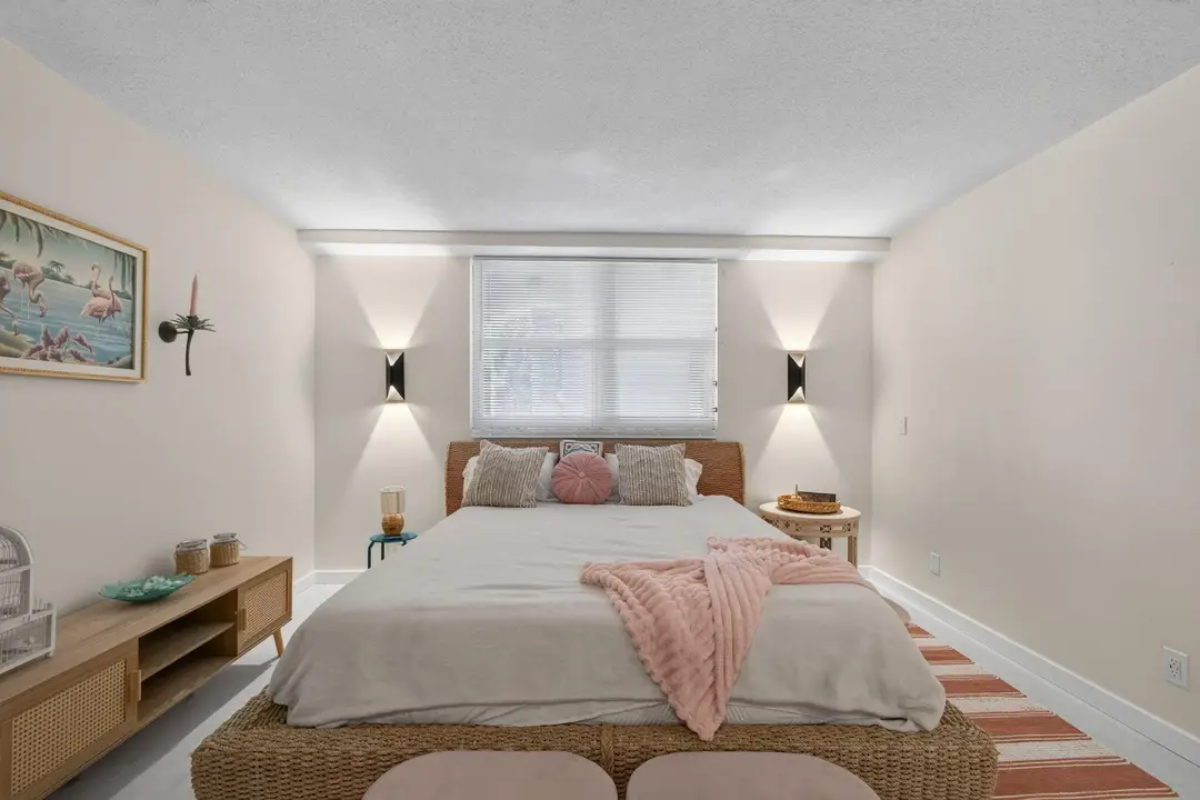 Bedroom Photo #3