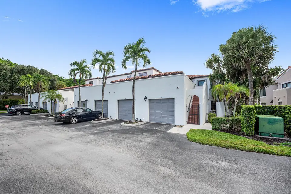 6614 Villa Sonrisa Drive 123, Boca Raton, FL 33433