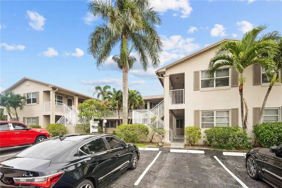 2130 NE 42nd Court 4, Lighthouse Point, FL 33064