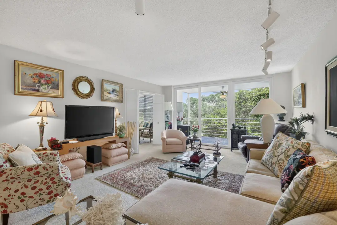 3900 Oaks Clubhouse Drive 410, Pompano Beach, FL 33069