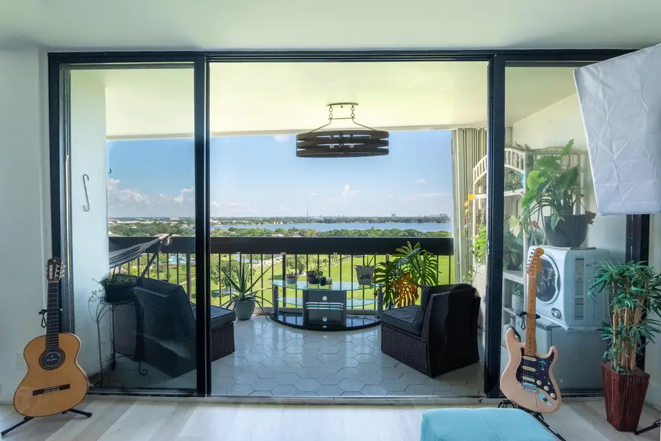 2000 Presidential Way 1401, West Palm Beach, FL 33401