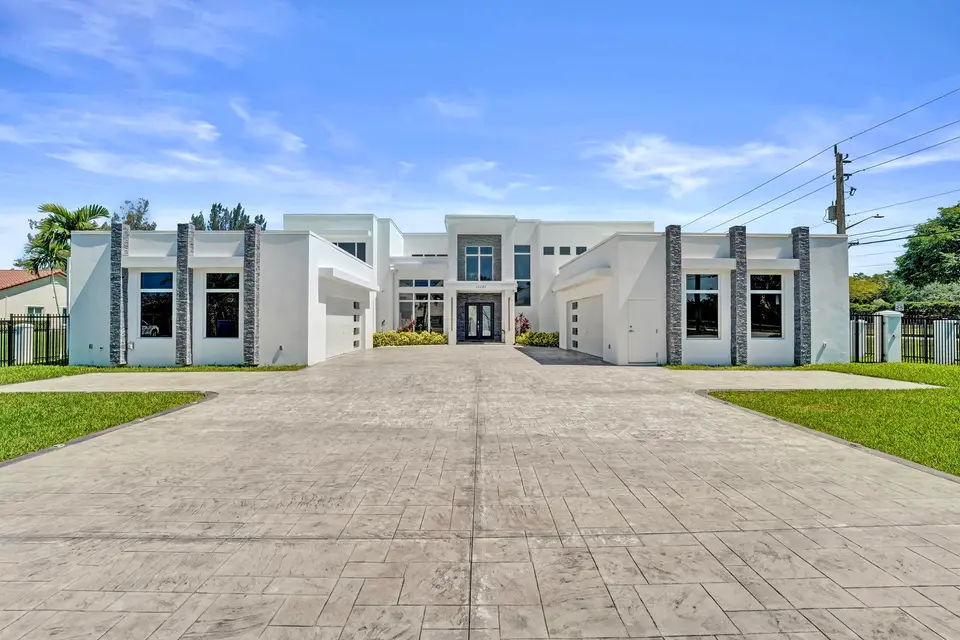11201 SW 3rd Street, Plantation, FL 33325
