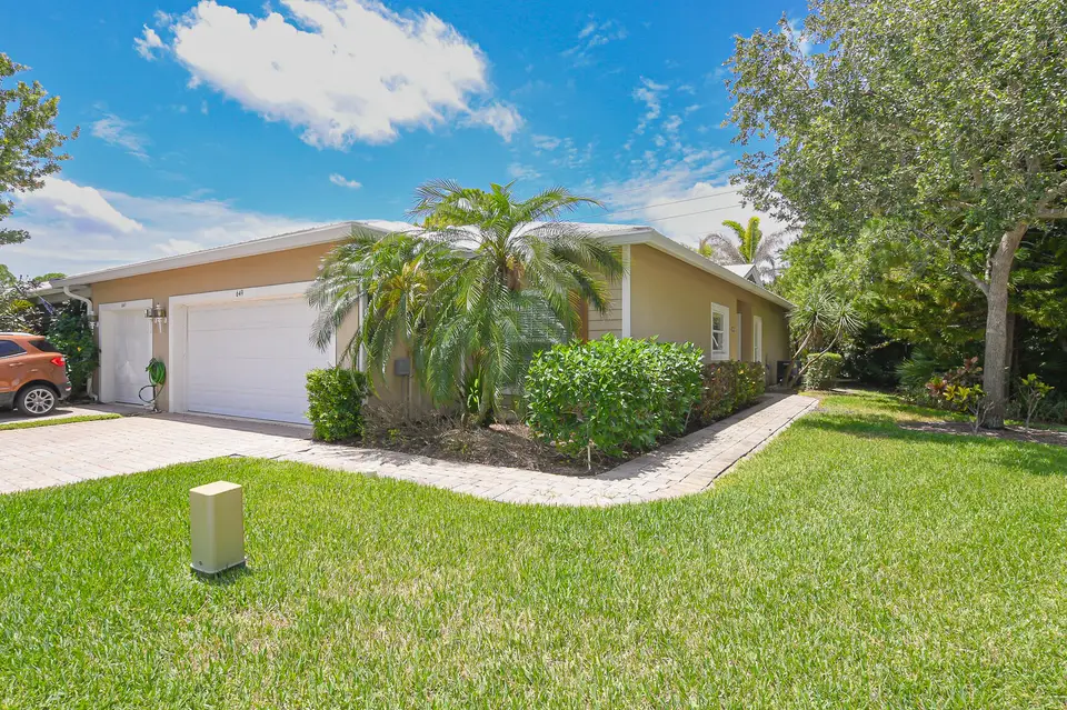 649 NE Bent Paddle Lane, Port St. Lucie, FL 34983