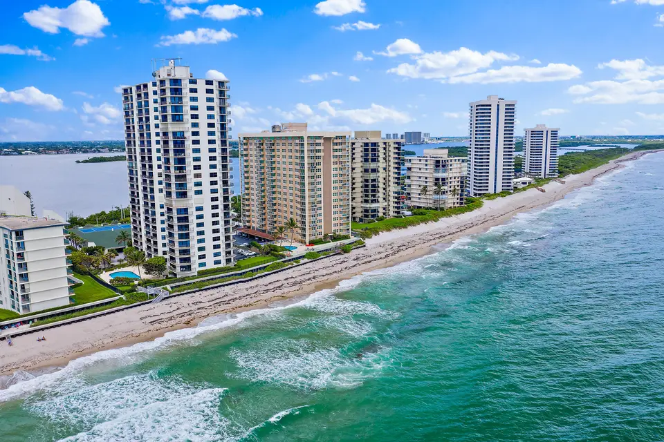 5420 N Ocean Drive 305, Singer Island, FL 33404