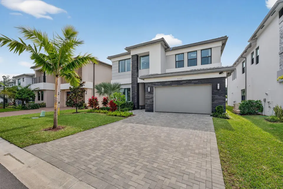 8252 Essex Country Club Drive, Boca Raton, FL 33434