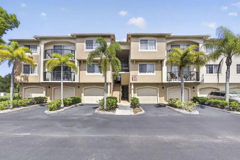 800 S Crestwood Ct Court S 809, Royal Palm Beach, FL 33411