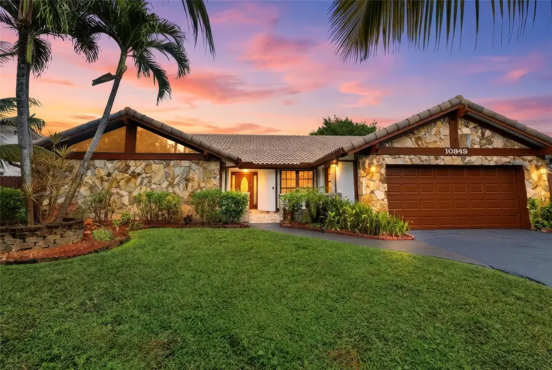 10949 NW 1st Manor, Coral Springs, FL 33071
