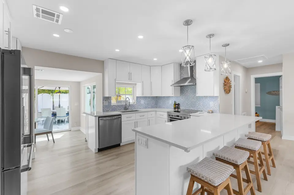 612 SE 10th Avenue, Deerfield Beach, FL 33441