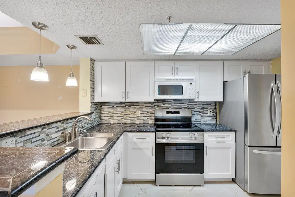 5011 Wiles Road Unit 303, Coconut Creek, FL 33073