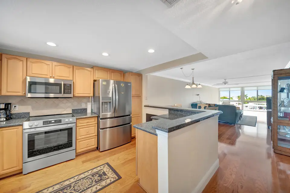 3100 NE 49 Street 403, Fort Lauderdale, FL 33308