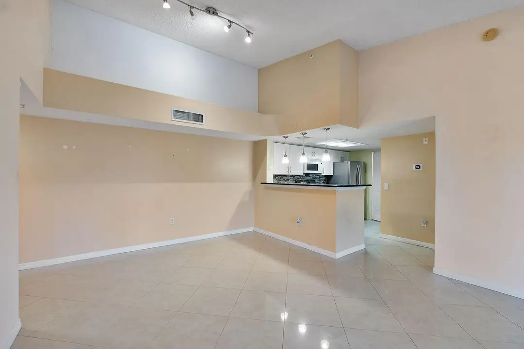 5011 Wiles Road 303, Coconut Creek, FL 33073