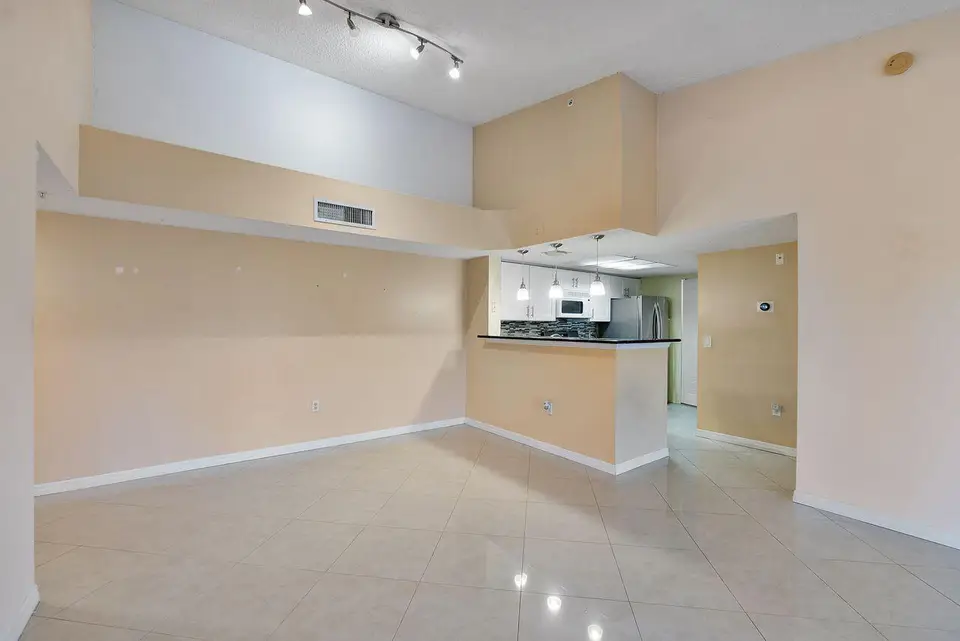 5011 Wiles Road 303, Coconut Creek, FL 33073
