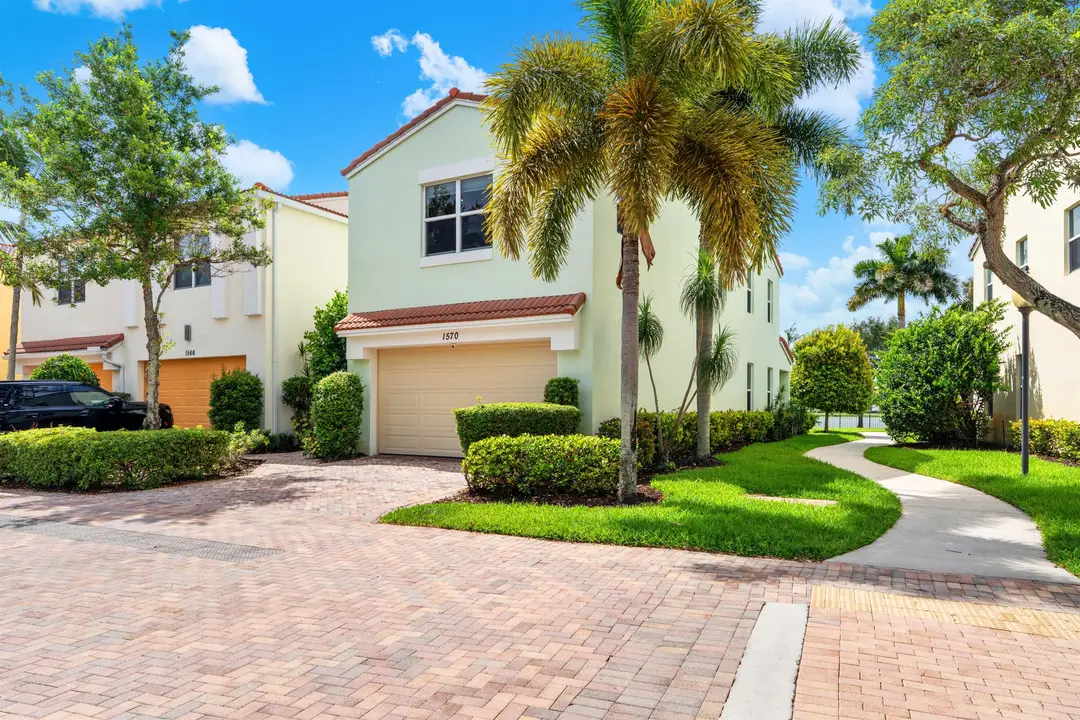 1570 NW 48th Place, Boca Raton, FL 33431