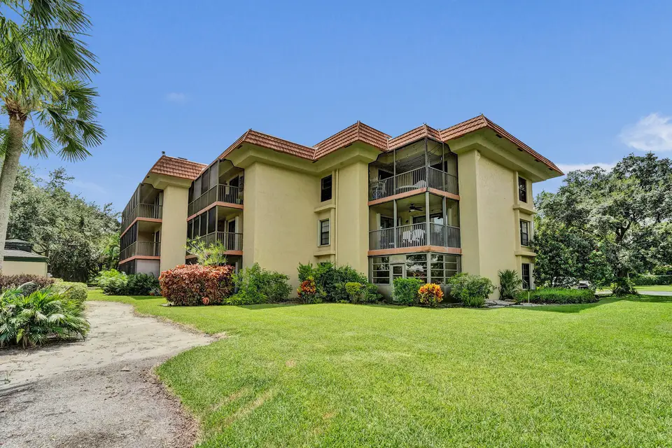 200 Jacaranda Country Club Drive 1b, Plantation, FL 33324