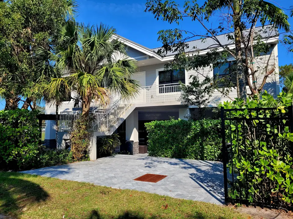 11810 SE Dixie Highway Apt 1, Hobe Sound, FL 33455