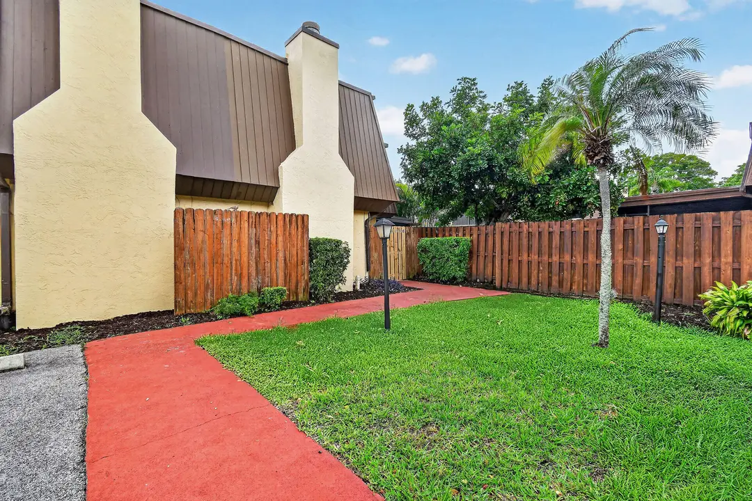 3502 Gardens E Drive B, Palm Beach Gardens, FL 33410