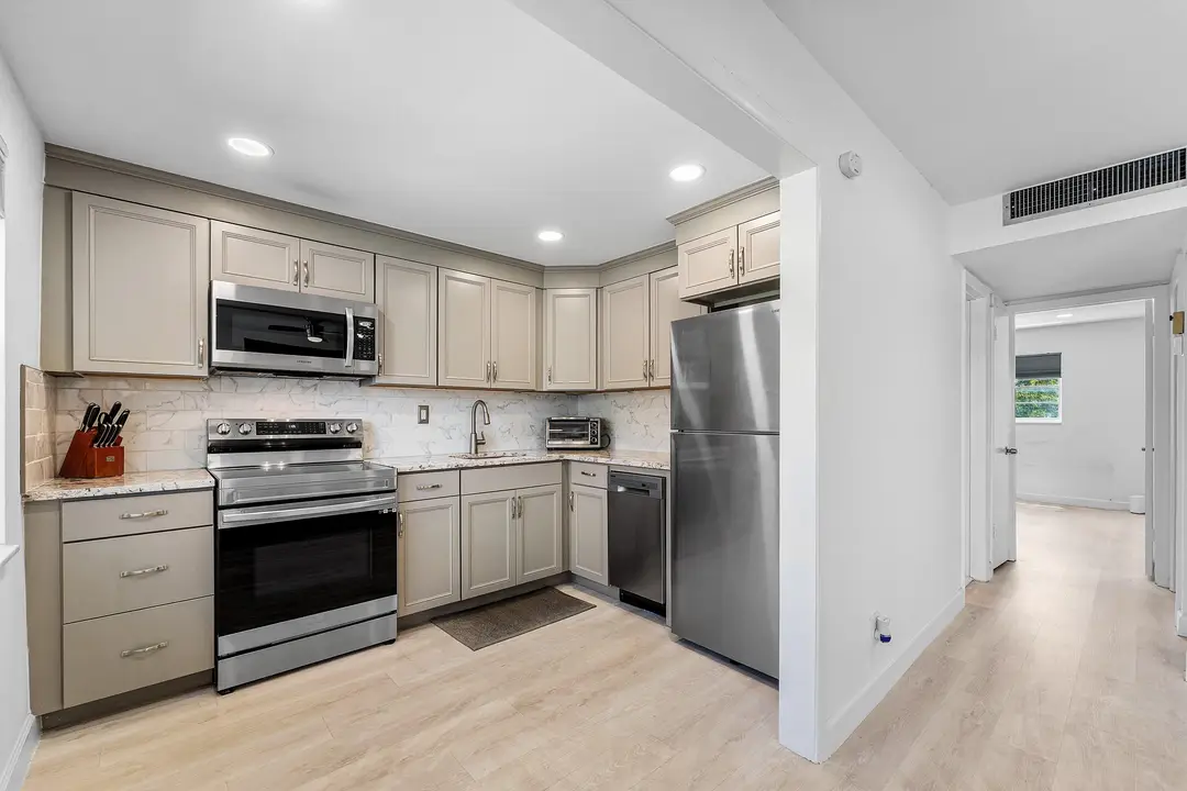 340 NW 19th Street 2020, Boca Raton, FL 33432