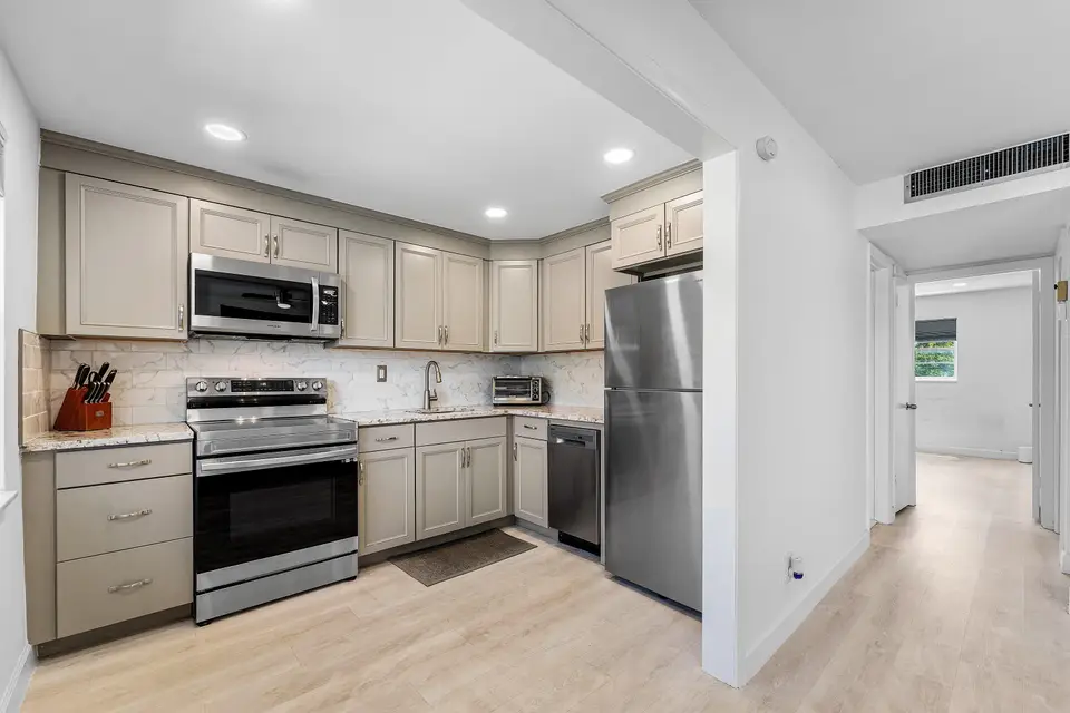 340 NW 19th Street 2020, Boca Raton, FL 33432