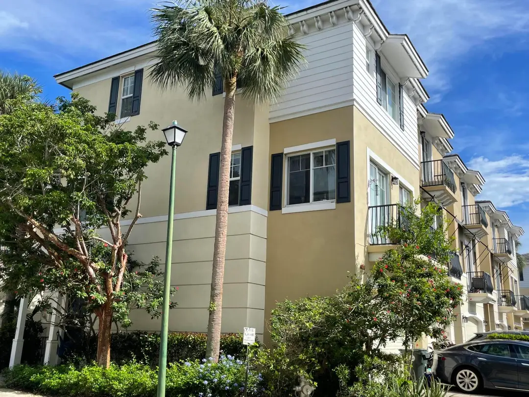 552 NW 39th Circle N, Boca Raton, FL 33431