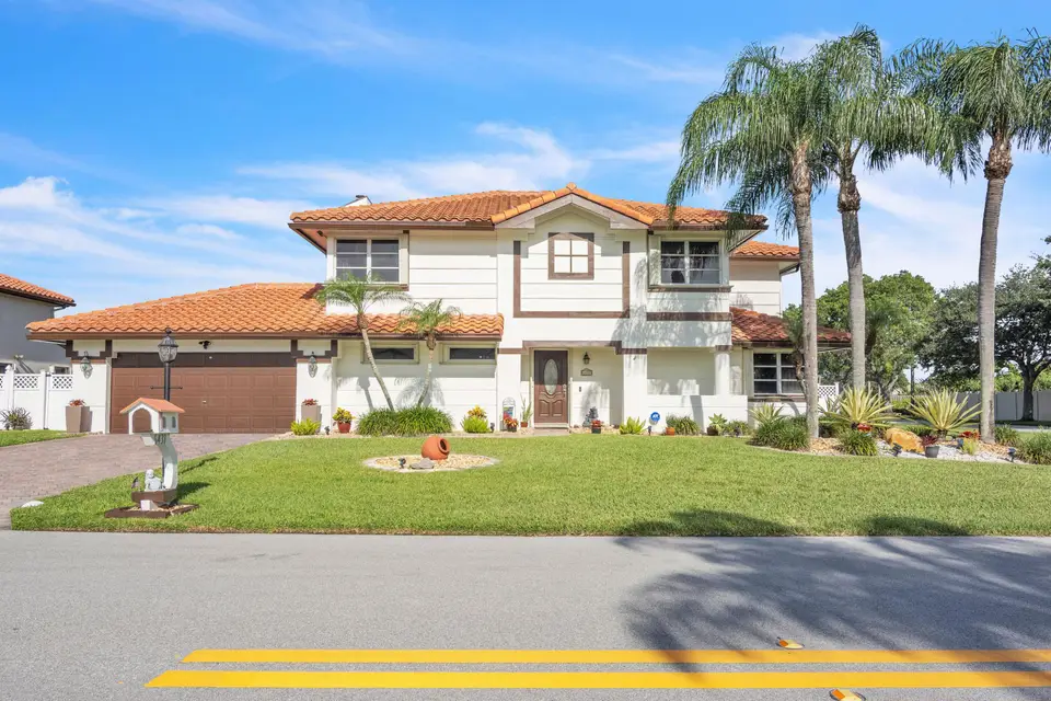 6431 Olde Moat Way, Davie, FL 33331
