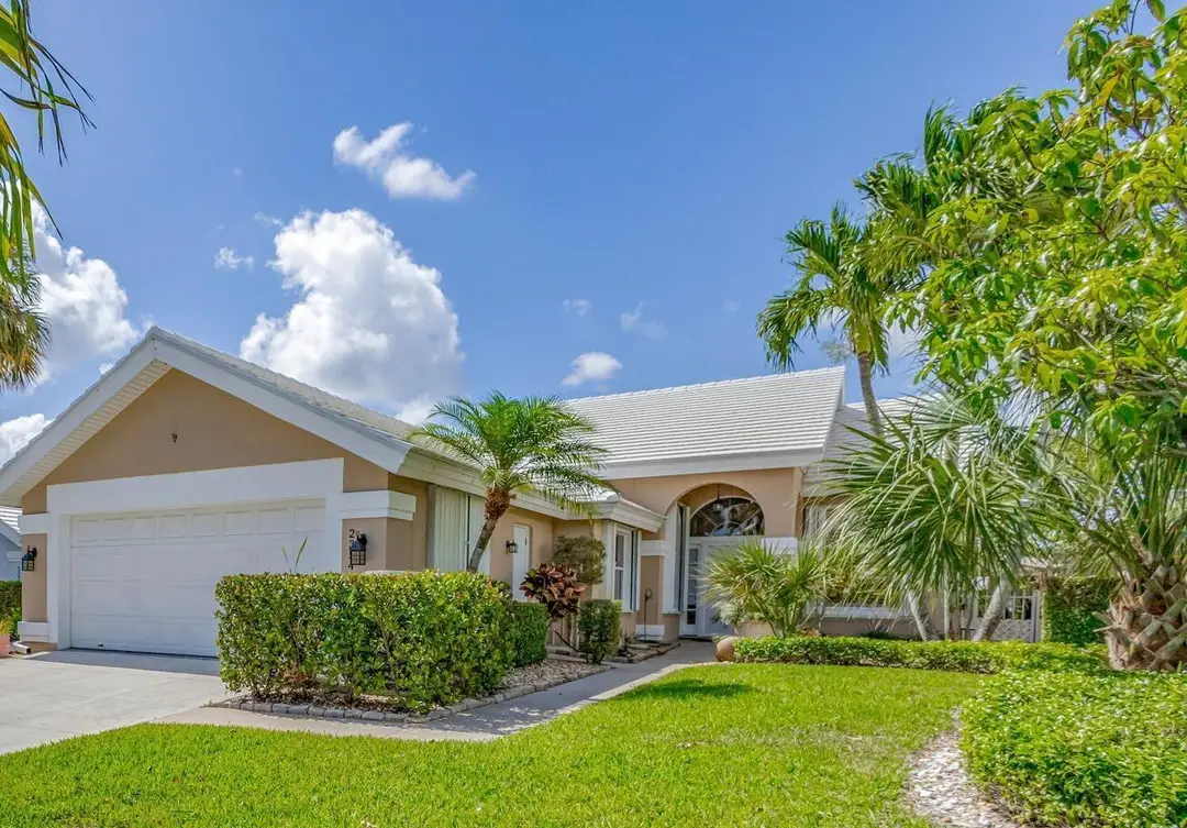 2354 Saratoga Bay Drive
