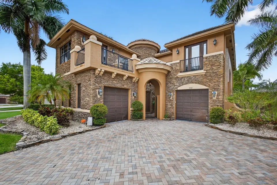 3501 Collonade Drive, Wellington, FL 33449