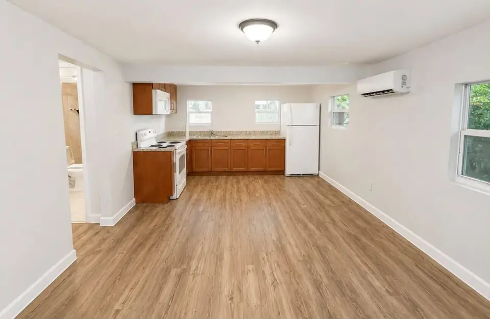 210 SW 7th Street, Dania Beach, FL 33004