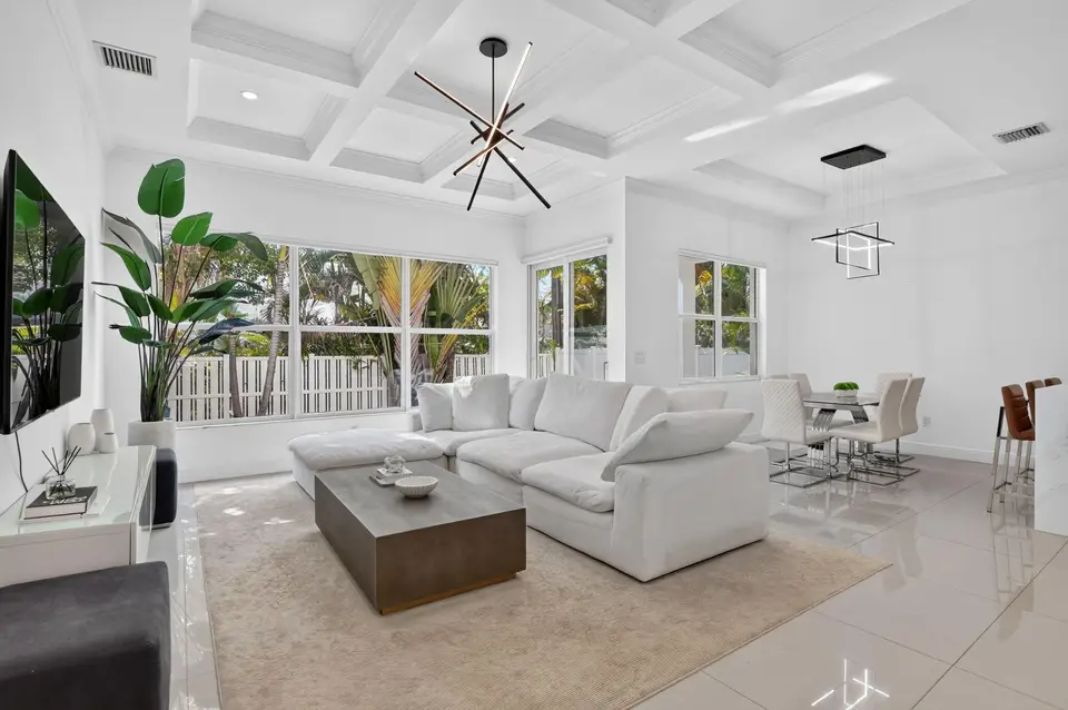 500 NE Wavecrest Way, Boca Raton, FL 33432