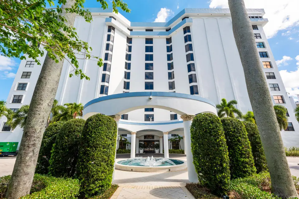 3800 Washington Road 303, West Palm Beach, FL 33405