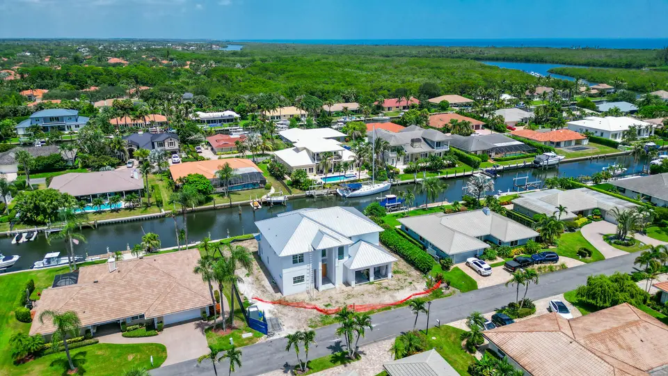 8967 SE Star Island Way, Hobe Sound, FL 33455