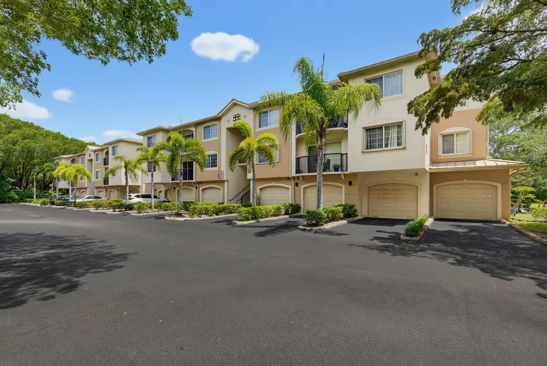 400 N Crestwood Ct Court N 417, Royal Palm Beach, FL 33411